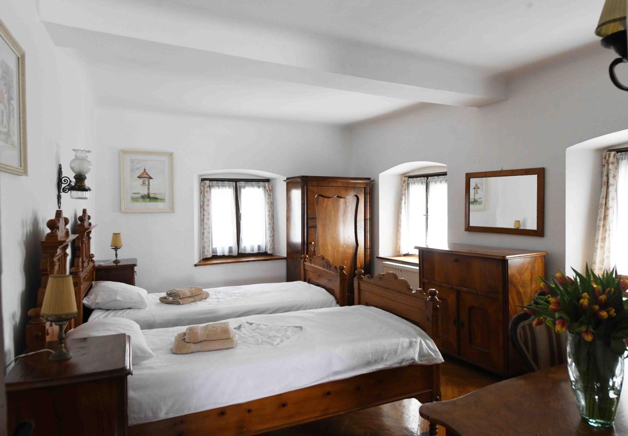 Baroque Villa Near Bled - Resort Vidmar เลสเซ ภายนอก รูปภาพ