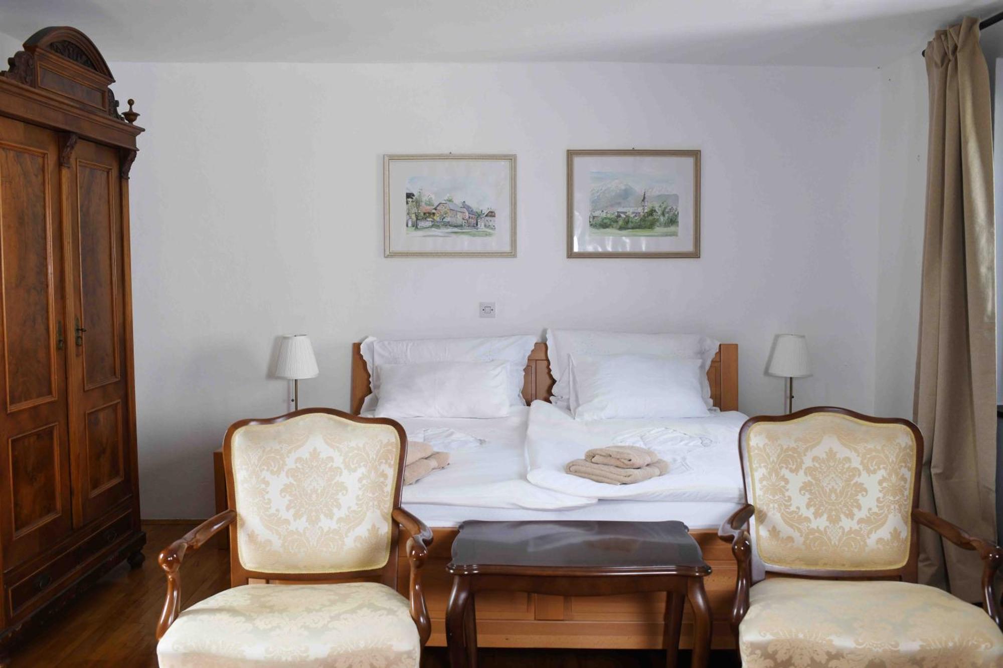Baroque Villa Near Bled - Resort Vidmar เลสเซ ภายนอก รูปภาพ