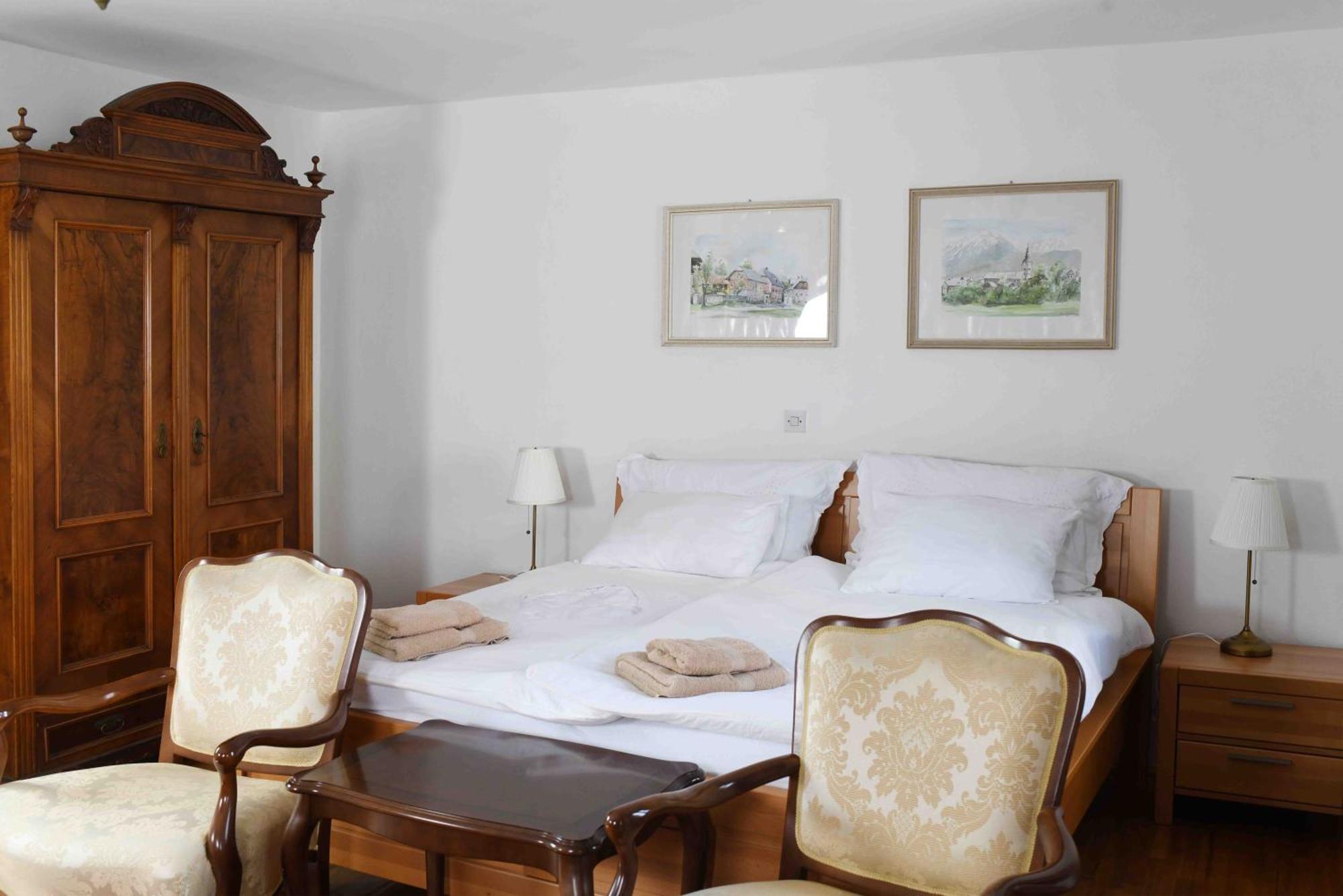 Baroque Villa Near Bled - Resort Vidmar เลสเซ ภายนอก รูปภาพ