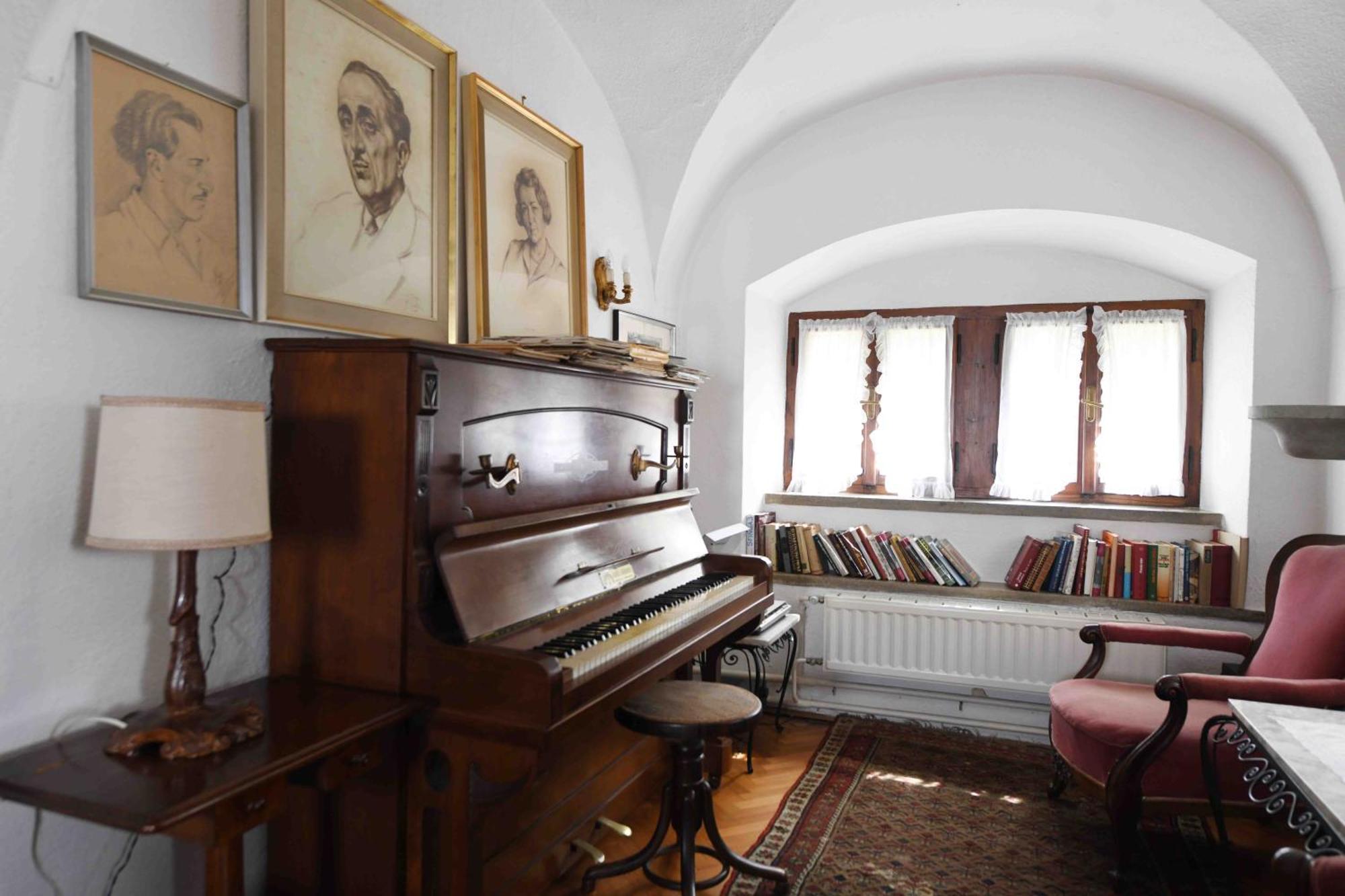 Baroque Villa Near Bled - Resort Vidmar เลสเซ ภายนอก รูปภาพ